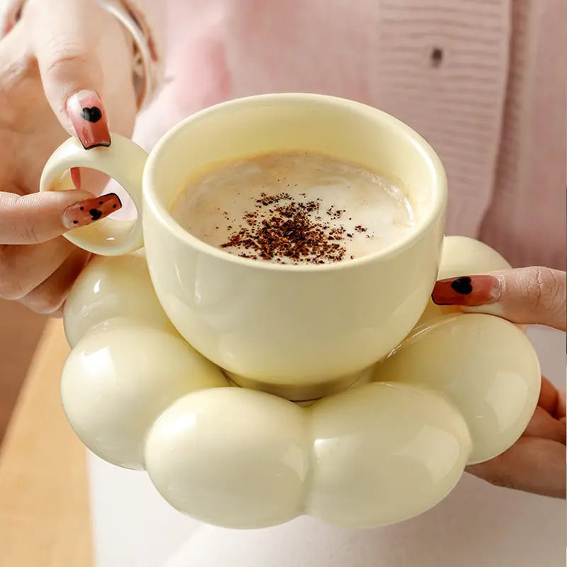 Juego de taza y plato decorativo de cerámica con diseño de nube adorable Esencia Hogar