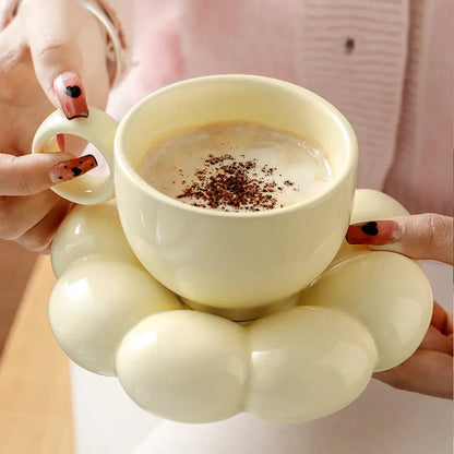 Juego de taza y plato decorativo de cerámica con diseño de nube adorable Esencia Hogar