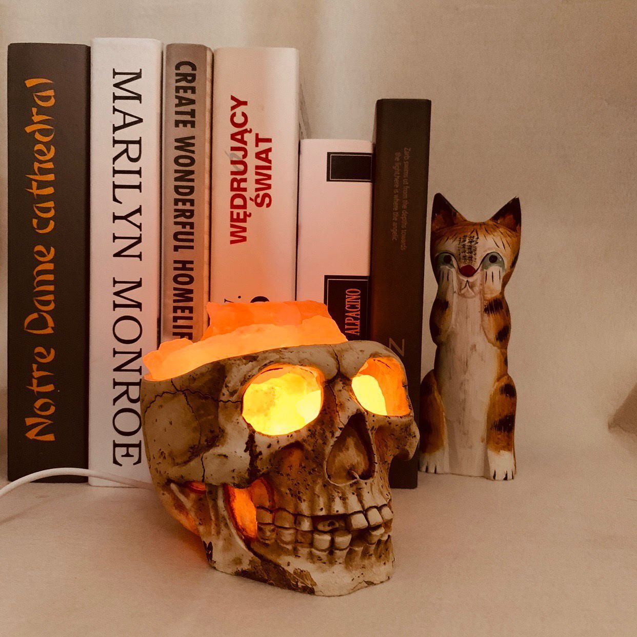 Lámpara de Roca de Resina de Calavera - Luz Nocturna de Decoración de Hogar para Halloween Esencia Hogar