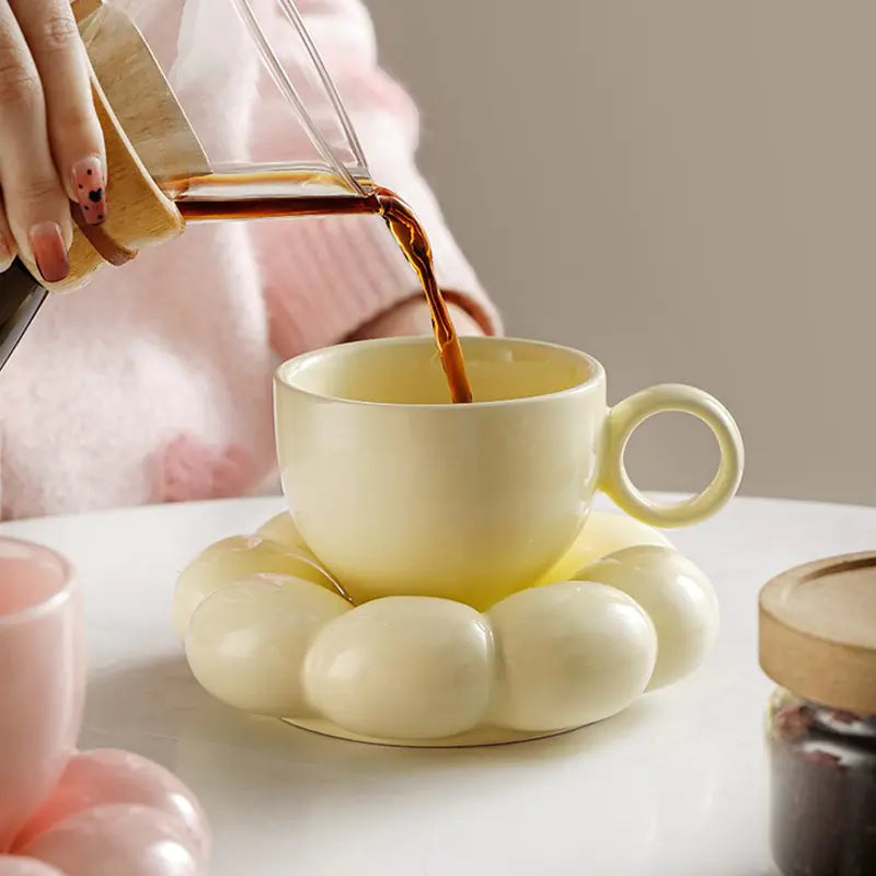Juego de taza y plato decorativo de cerámica con diseño de nube adorable Esencia Hogar