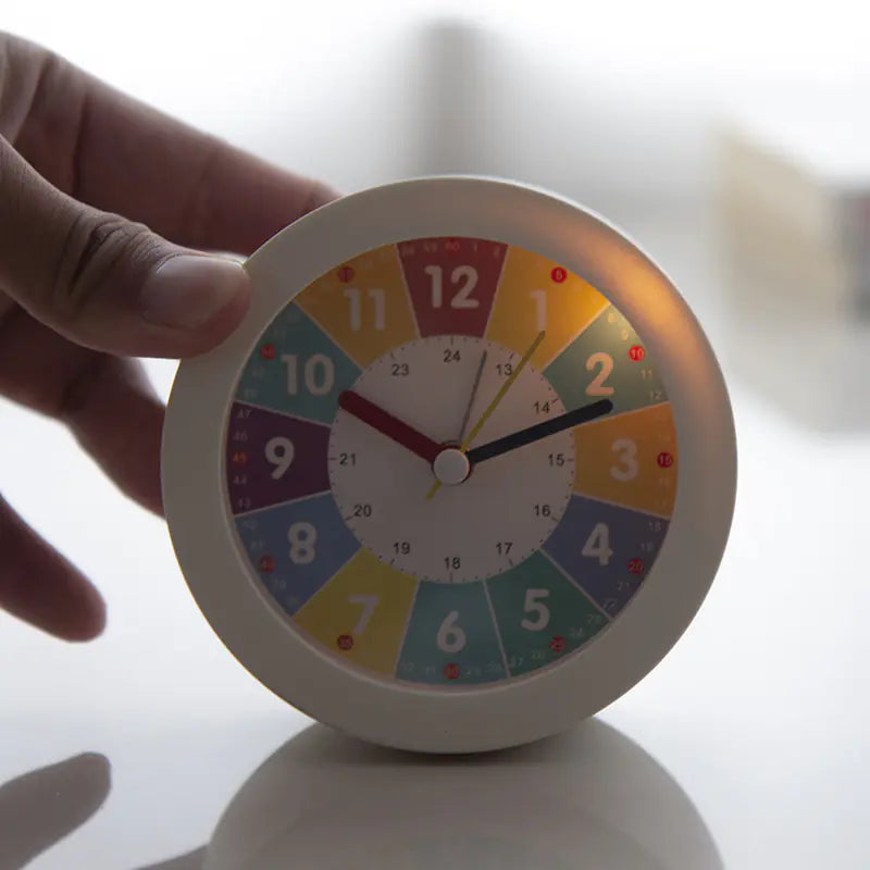 Reloj Despertador Silencioso para la Mesita de Noche con Luz Nocturna para Niños Esencia Hogar