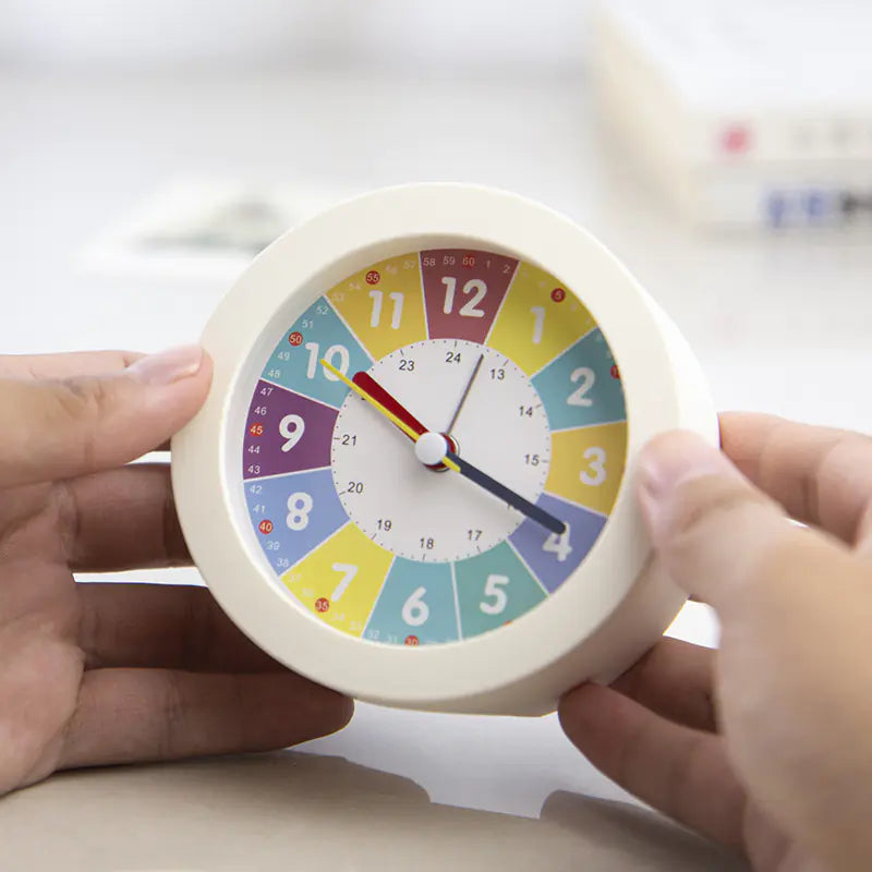 Reloj Despertador Silencioso para la Mesita de Noche con Luz Nocturna para Niños Esencia Hogar