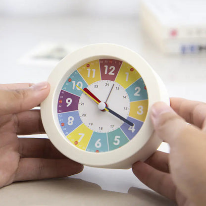 Reloj Despertador Silencioso para la Mesita de Noche con Luz Nocturna para Niños Esencia Hogar